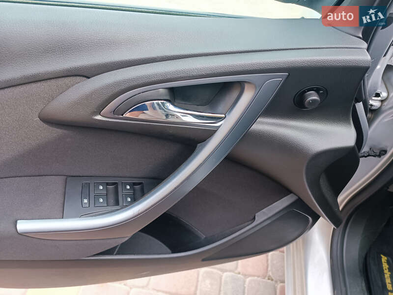 Універсал Opel Astra 2014 в Запоріжжі