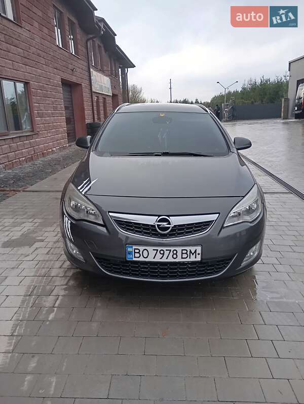 Opel Astra 2011