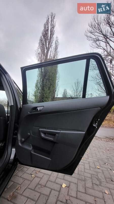 Універсал Opel Astra 2006 в Черкасах