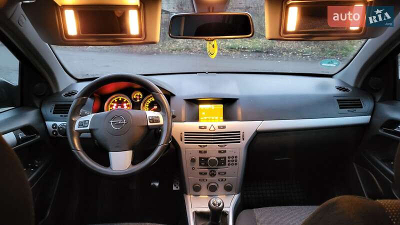 Універсал Opel Astra 2006 в Черкасах