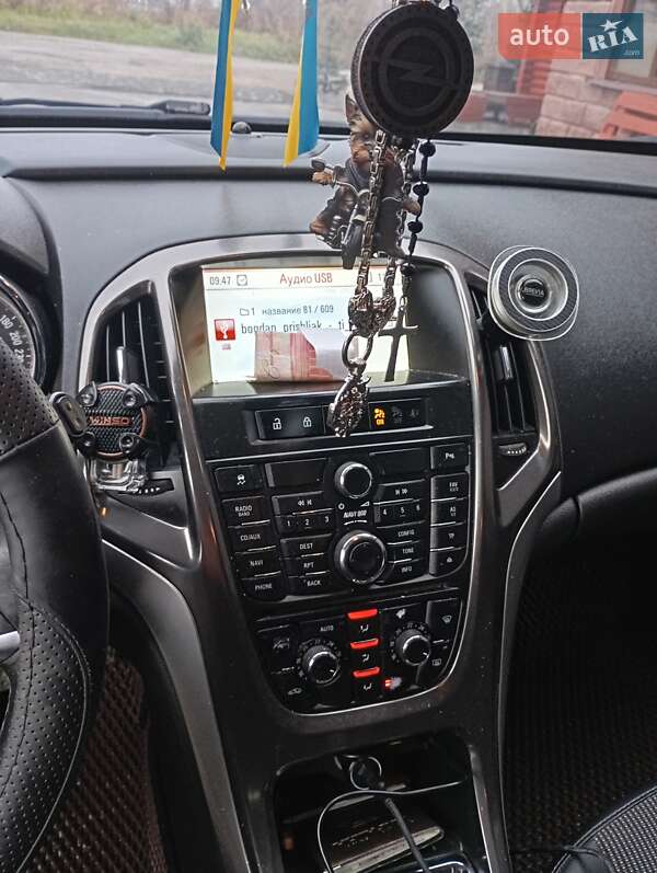 Универсал Opel Astra 2011 в Лановцах