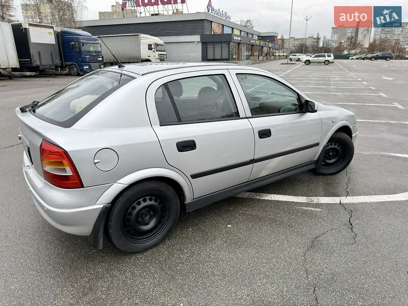 Хэтчбек Opel Astra 2004 в Киеве