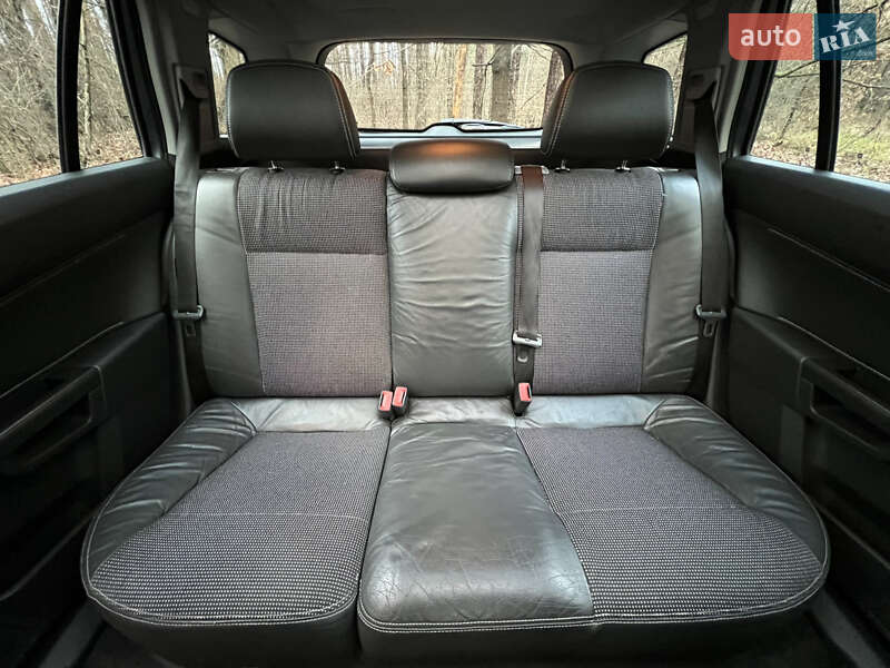 Универсал Opel Astra 2005 в Житомире