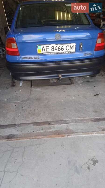 Седан Opel Astra 1993 в Кам'янському