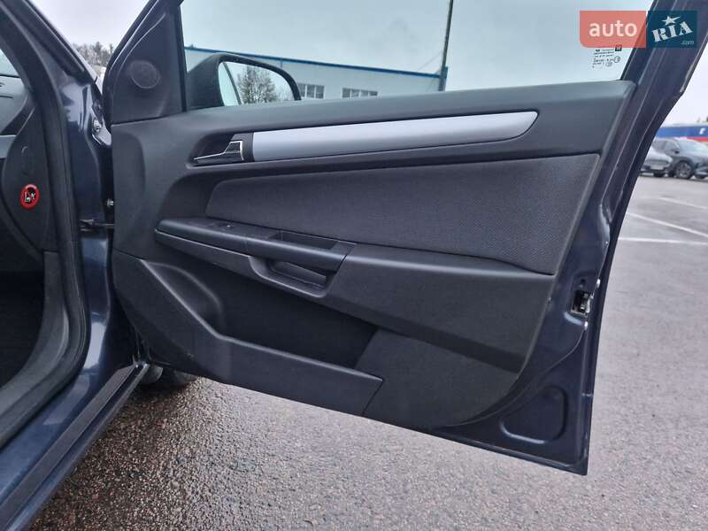 Хетчбек Opel Astra 2006 в Рівному