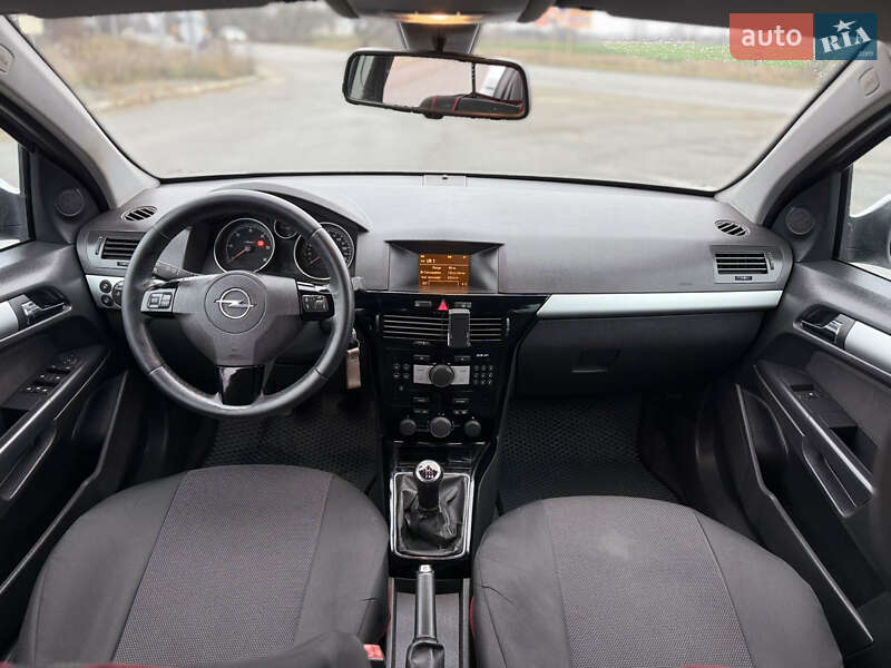 Універсал Opel Astra 2010 в Мені