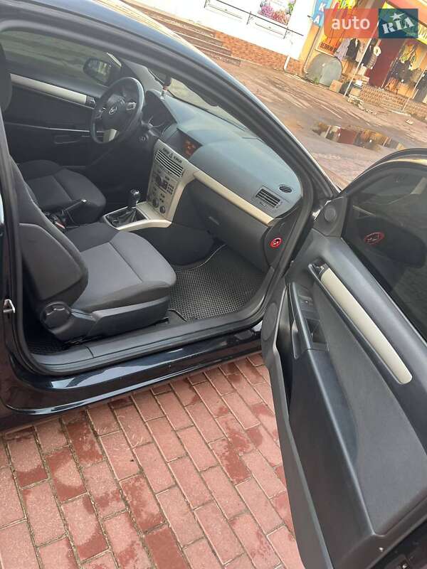 Купе Opel Astra 2008 в Прилуках