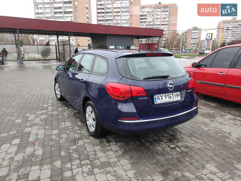 Универсал Opel Astra 2014 в Харькове