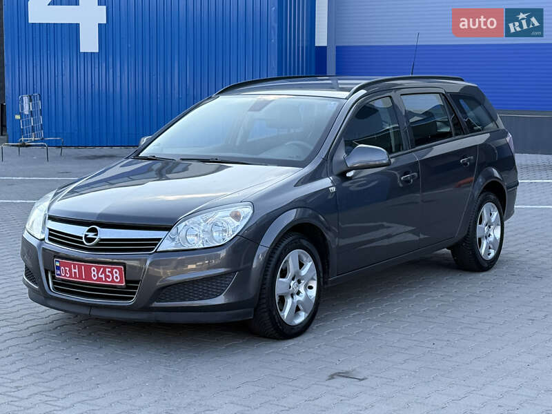 Универсал Opel Astra 2010 в Ровно
