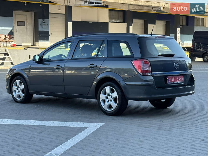Универсал Opel Astra 2010 в Ровно