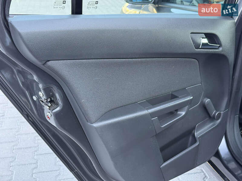 Универсал Opel Astra 2010 в Ровно