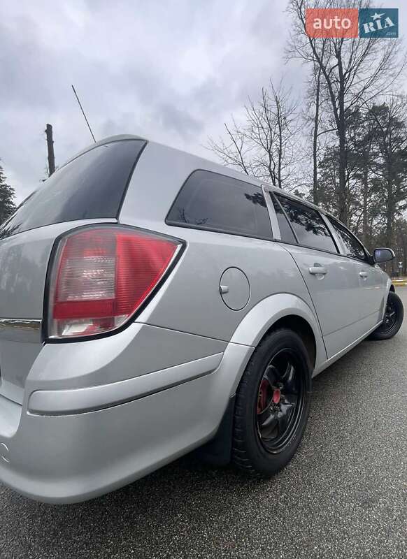 Універсал Opel Astra 2013 в Києві