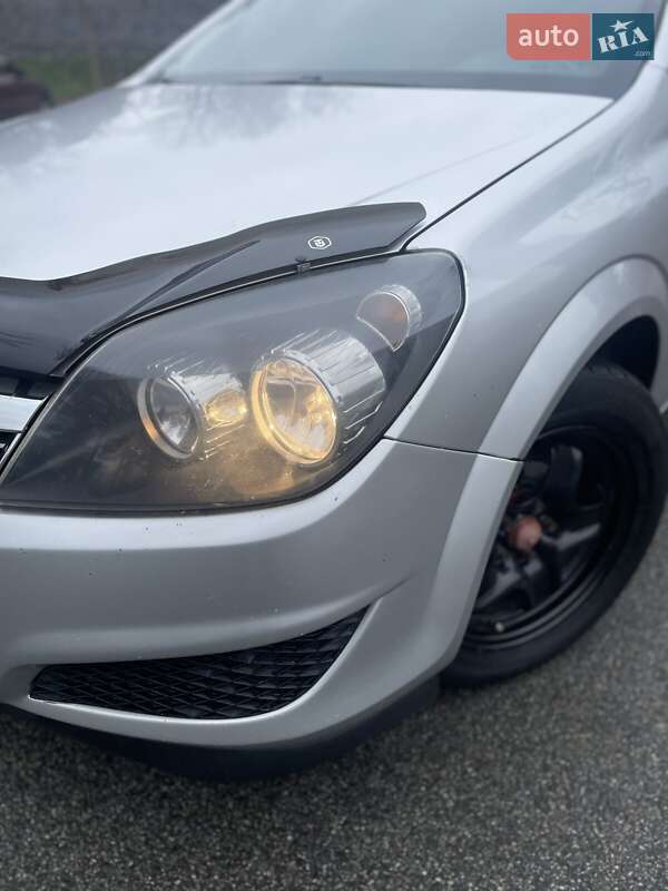 Універсал Opel Astra 2013 в Києві