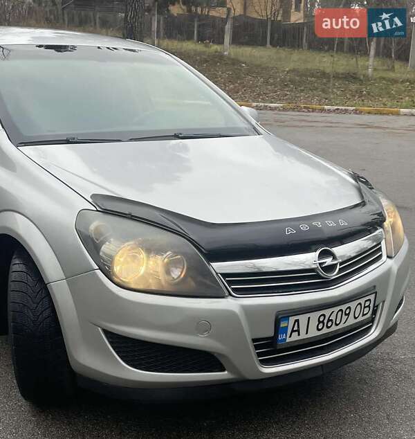 Універсал Opel Astra 2013 в Києві