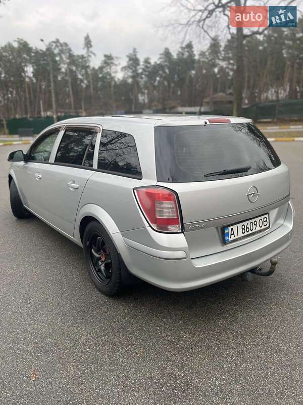 Універсал Opel Astra 2013 в Києві