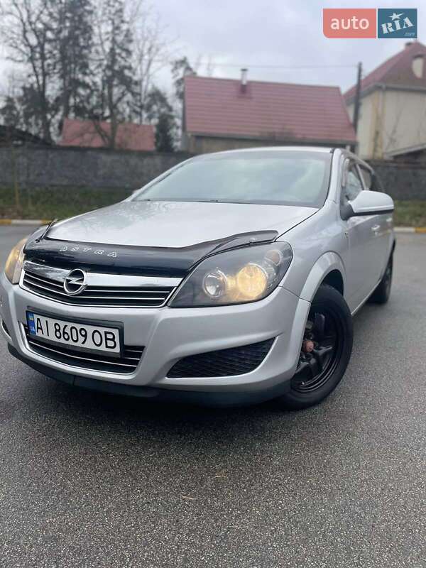 Універсал Opel Astra 2013 в Києві