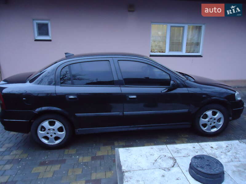 Седан Opel Astra 2006 в Умані