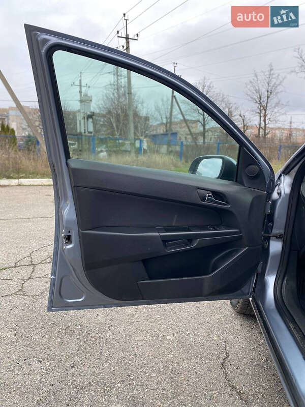 Хэтчбек Opel Astra 2006 в Кропивницком