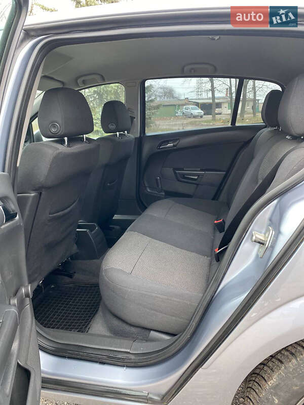 Хэтчбек Opel Astra 2006 в Кропивницком