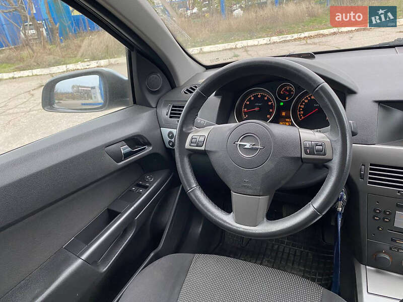 Хэтчбек Opel Astra 2006 в Кропивницком