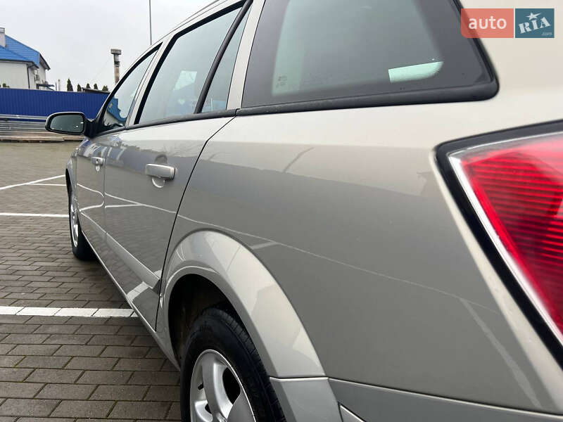 Універсал Opel Astra 2009 в Калуші