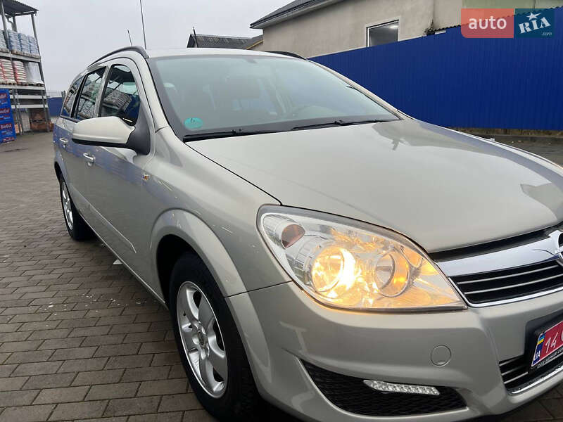 Універсал Opel Astra 2009 в Калуші