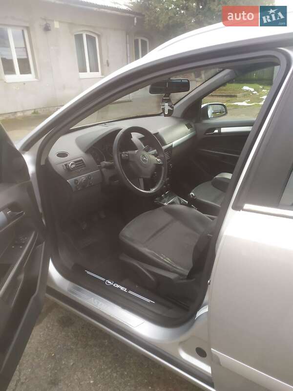 Універсал Opel Astra 2008 в Стрию