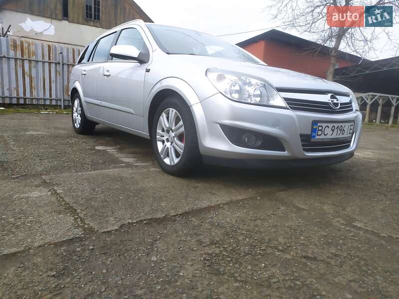 Універсал Opel Astra 2008 в Стрию