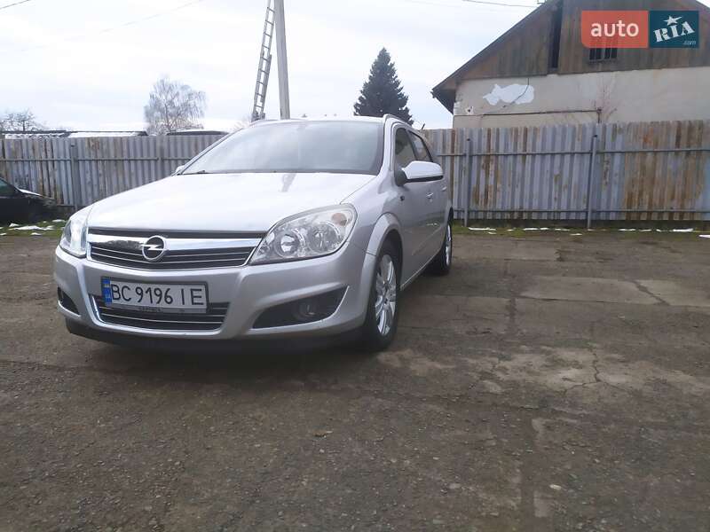 Універсал Opel Astra 2008 в Стрию