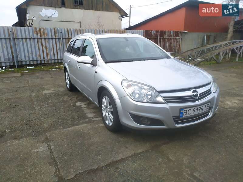 Універсал Opel Astra 2008 в Стрию