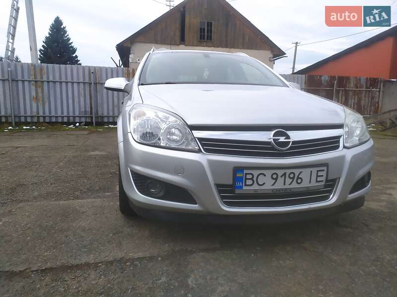 Універсал Opel Astra 2008 в Стрию