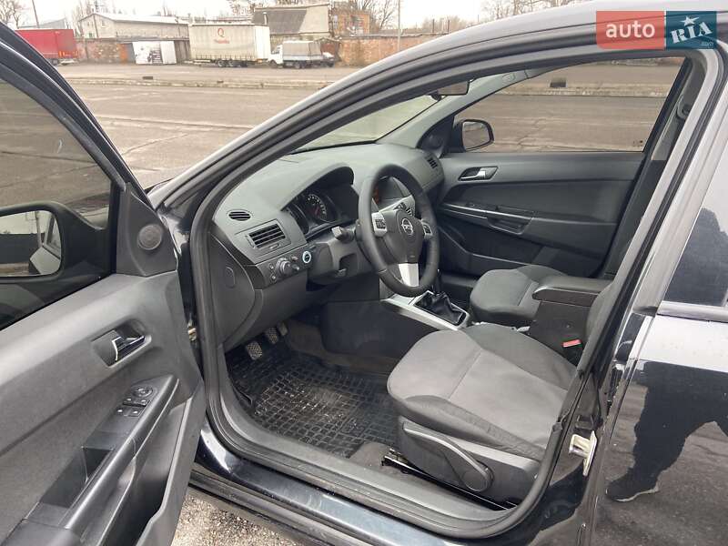 Универсал Opel Astra 2012 в Белой Церкви