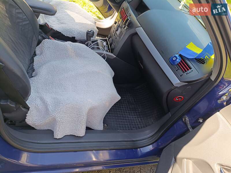 Універсал Opel Astra 2005 в Івано-Франківську