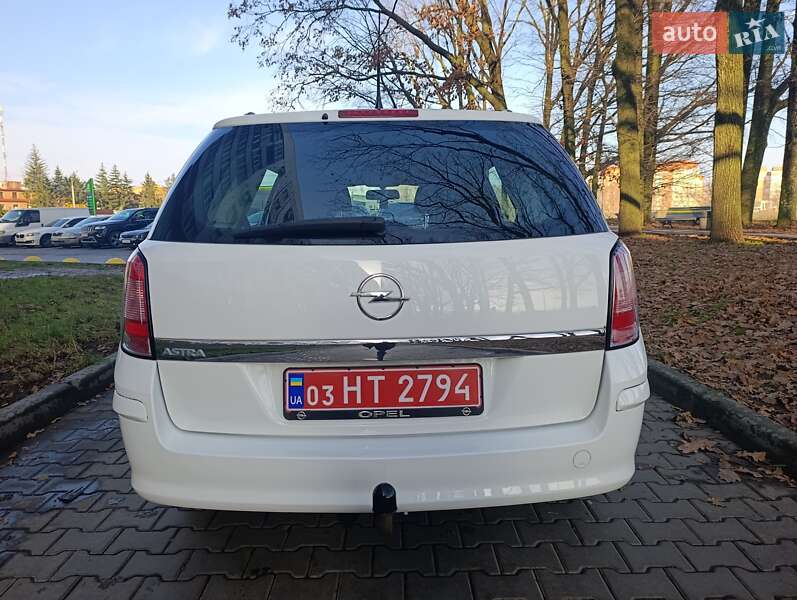 Універсал Opel Astra 2009 в Полтаві