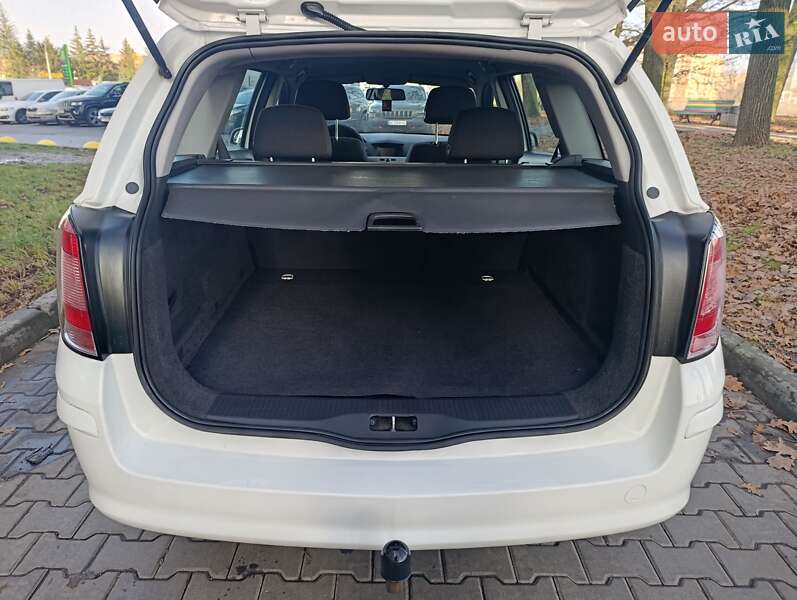 Універсал Opel Astra 2009 в Полтаві