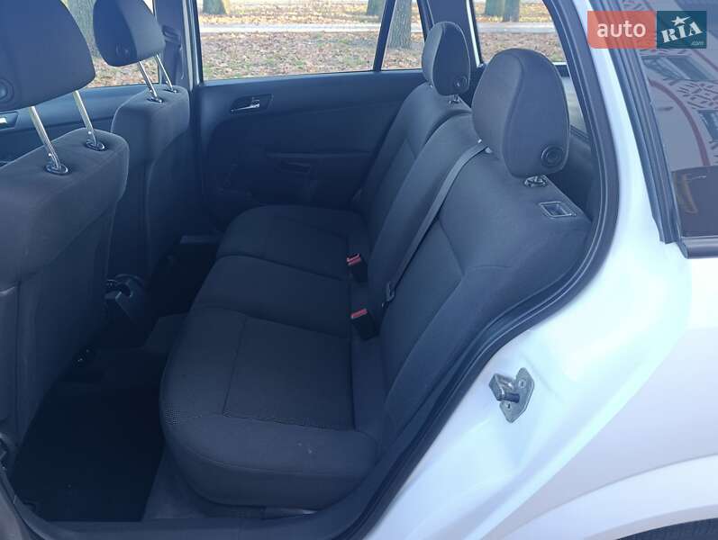 Універсал Opel Astra 2009 в Полтаві