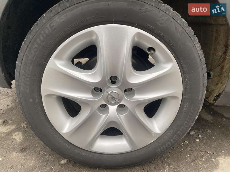 Универсал Opel Astra 2010 в Владимире