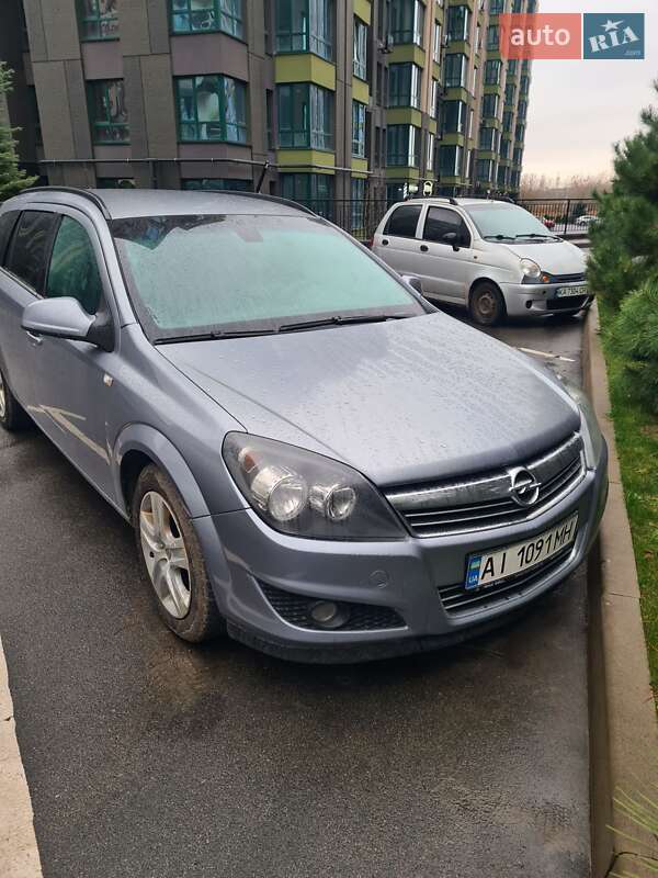 Універсал Opel Astra 2010 в Софіївській Борщагівці
