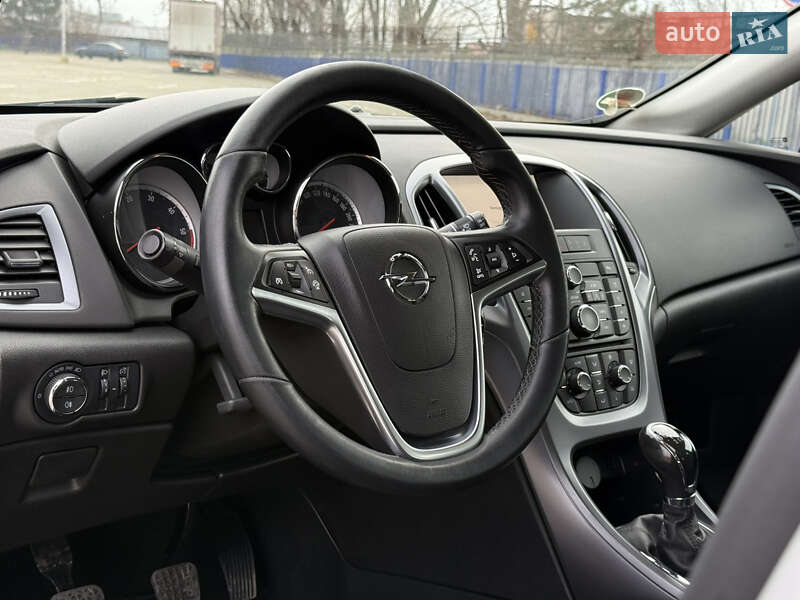 Универсал Opel Astra 2015 в Тернополе