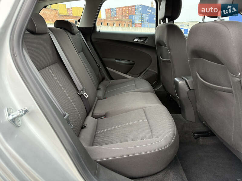 Универсал Opel Astra 2015 в Тернополе