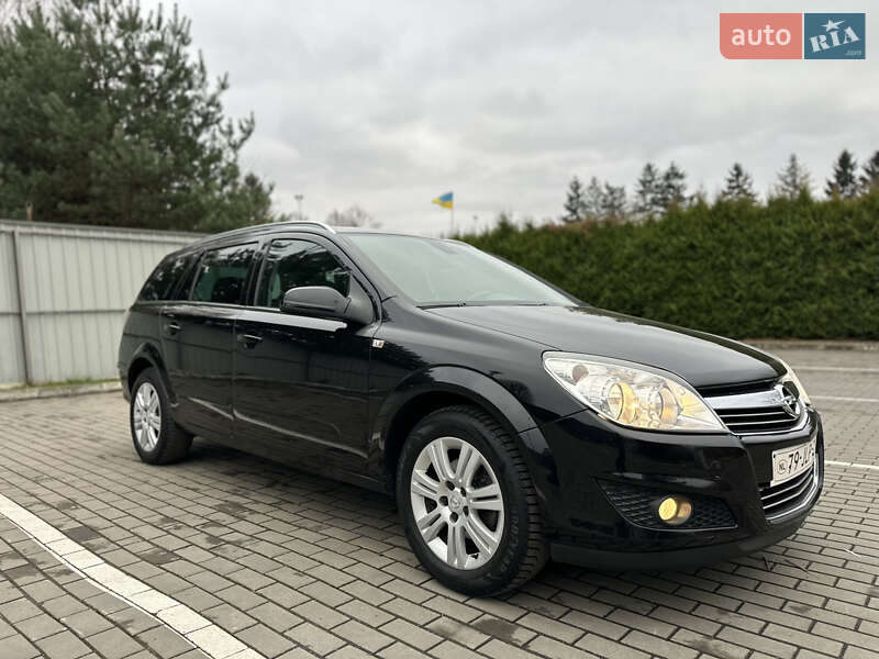 Универсал Opel Astra 2009 в Луцке