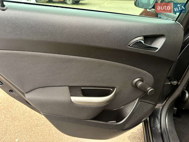 Універсал Opel Astra 2011 в Рівному