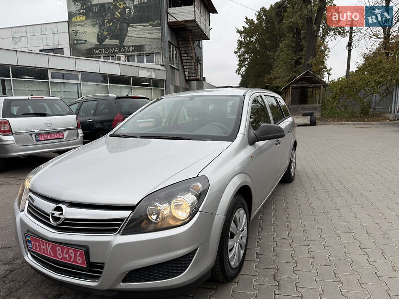 Універсал Opel Astra 2010 в Вінниці