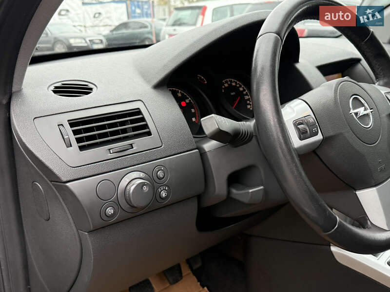 Універсал Opel Astra 2010 в Вінниці