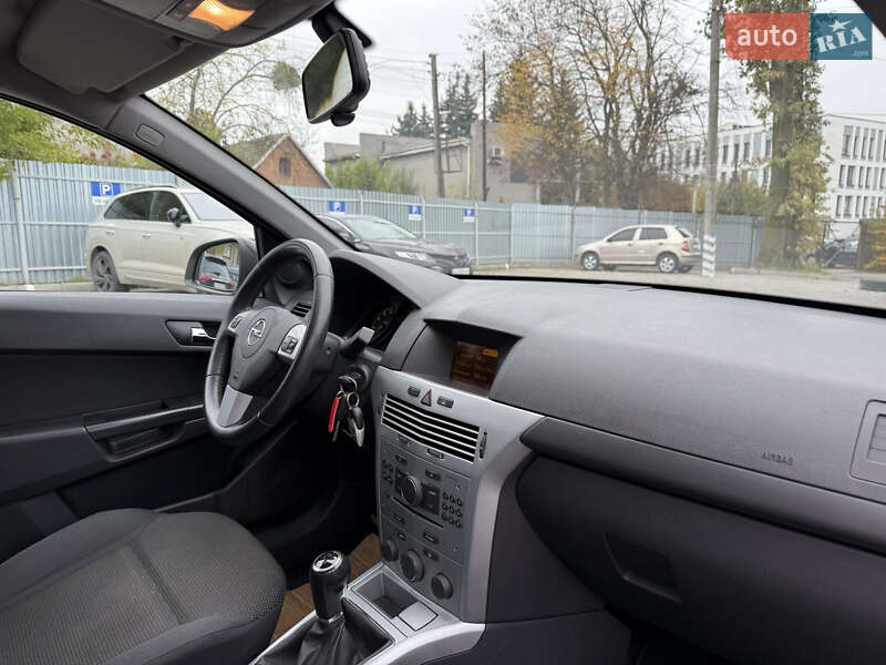 Універсал Opel Astra 2010 в Вінниці