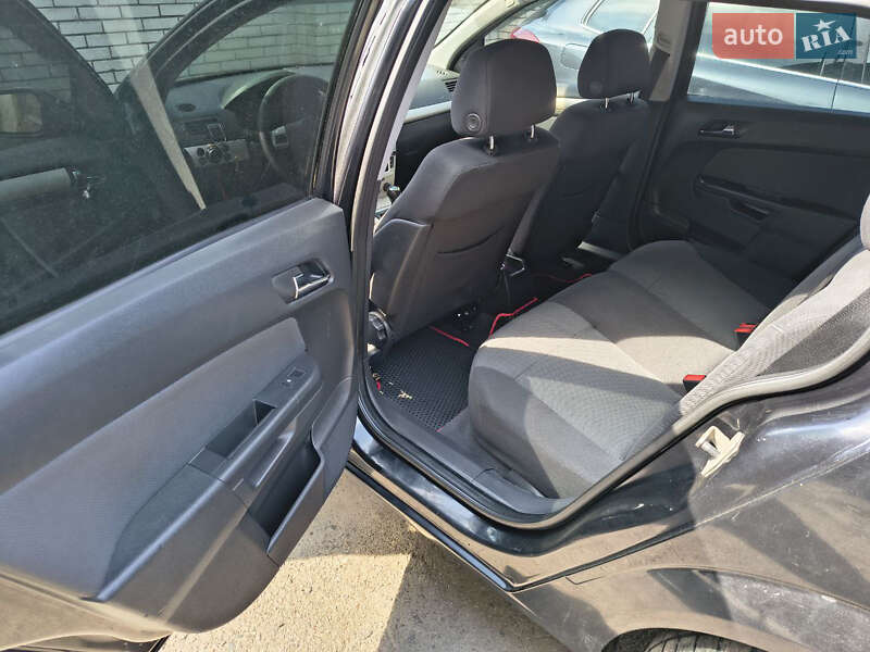 Универсал Opel Astra 2007 в Ровно