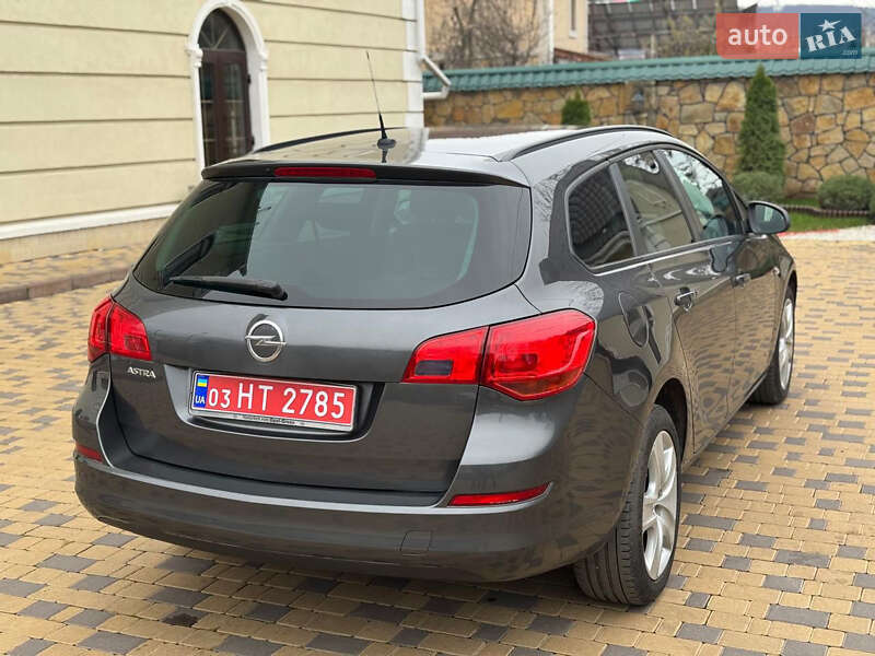 Універсал Opel Astra 2011 в Могилів-Подільському