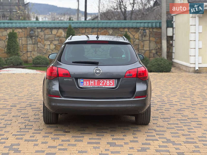 Універсал Opel Astra 2011 в Могилів-Подільському