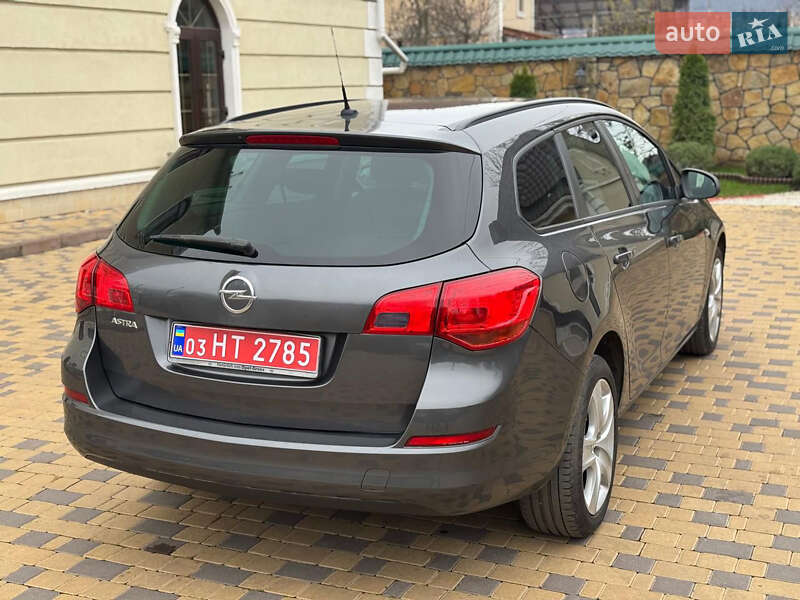 Універсал Opel Astra 2011 в Могилів-Подільському