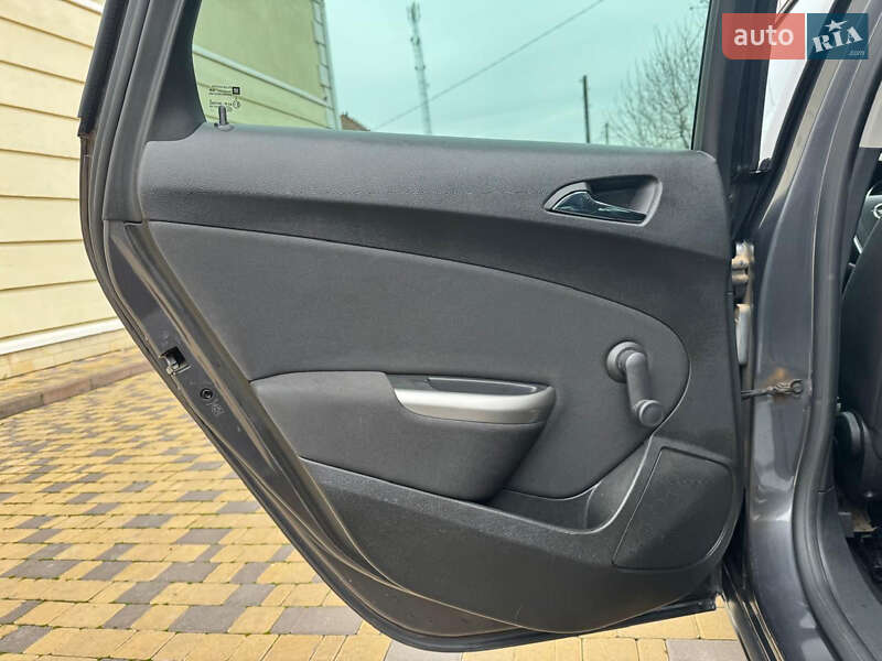 Універсал Opel Astra 2011 в Могилів-Подільському